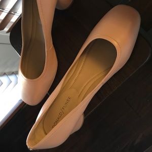 donald pliner camy pump